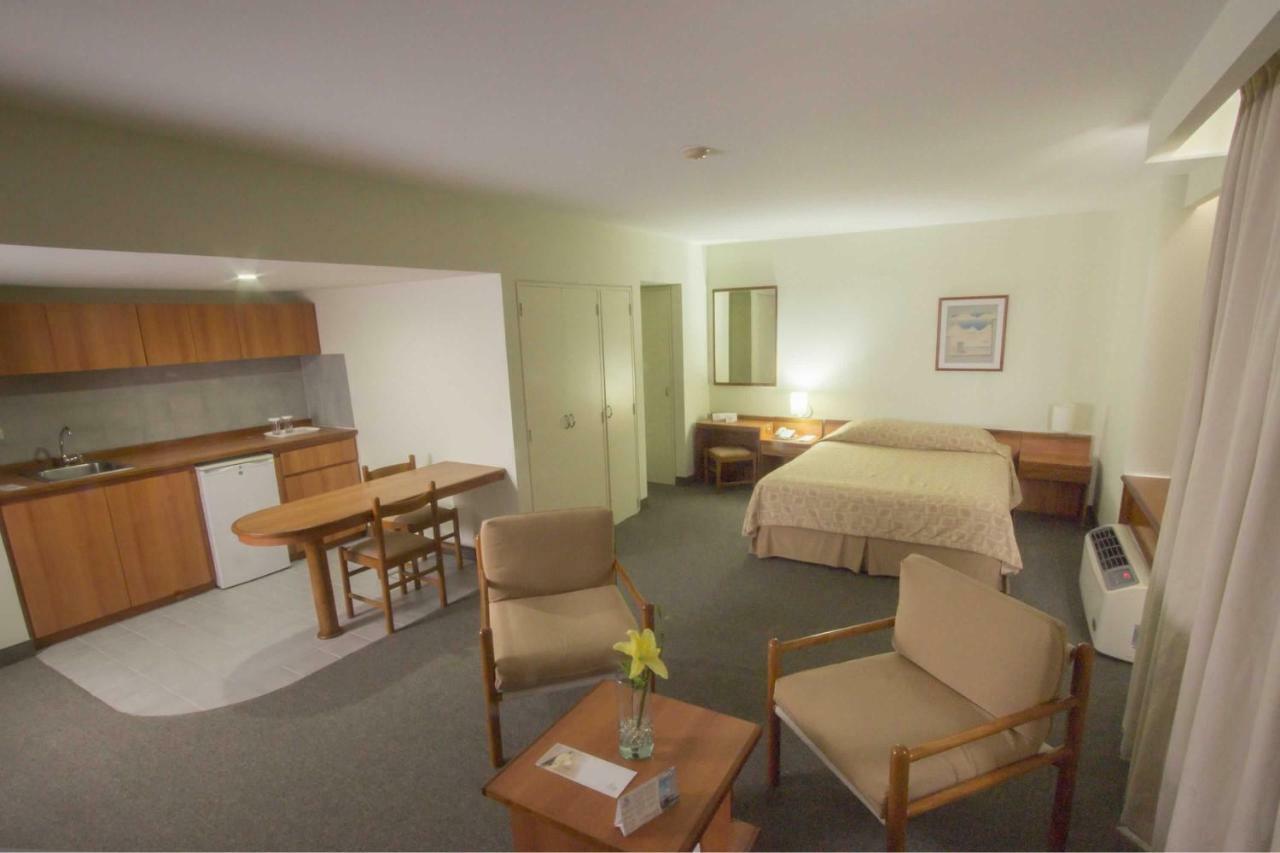 Hotel Cristina Suites Puerto La Cruz Kültér fotó