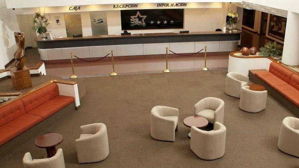Hotel Cristina Suites Puerto La Cruz Kültér fotó