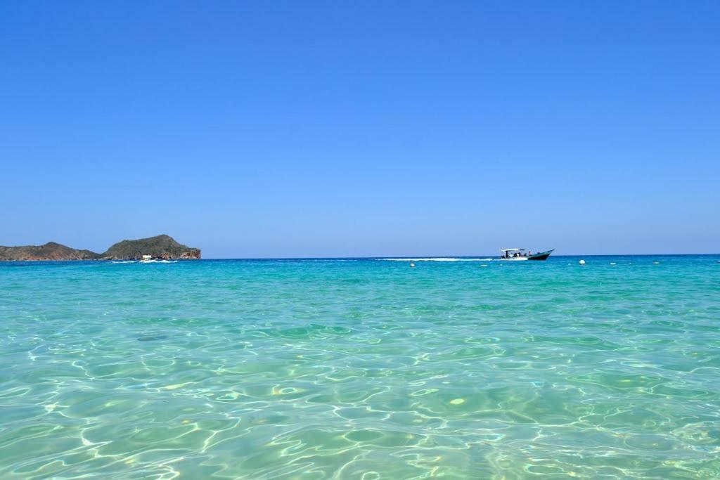 Hotel Cristina Suites Puerto La Cruz Kültér fotó