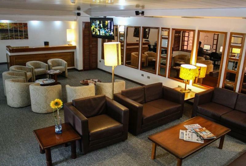 Hotel Cristina Suites Puerto La Cruz Kültér fotó
