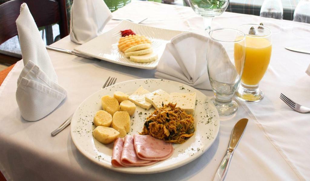 Hotel Cristina Suites Puerto La Cruz Kültér fotó